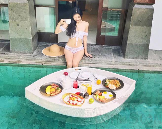 Swimming pool floating table-90*60cm,metal frame + imitation rattan,90*60*20cm
