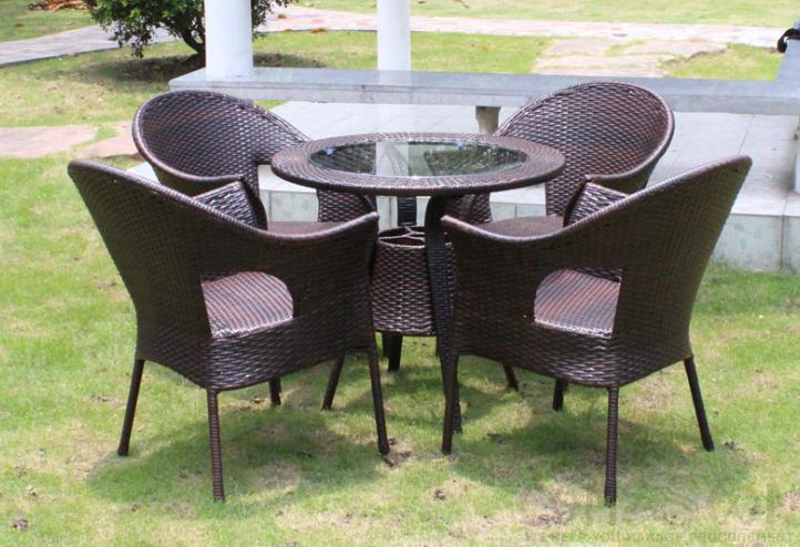 Outdoor table and chair,bold metal frame + PE rattan + tempered glass,φ80*72cm