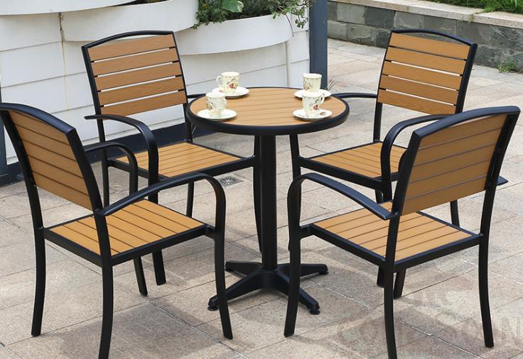 Outdoor plastic wood table and chair