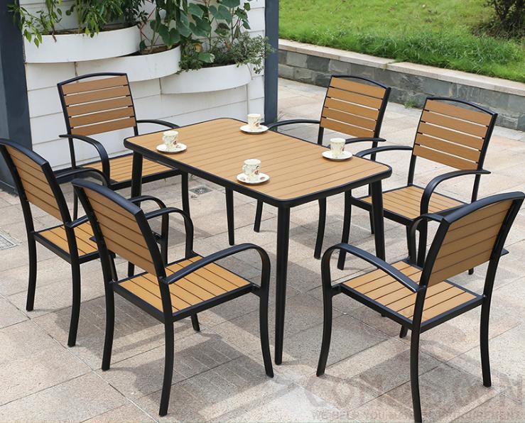 Outdoor plastic wood table and chair
