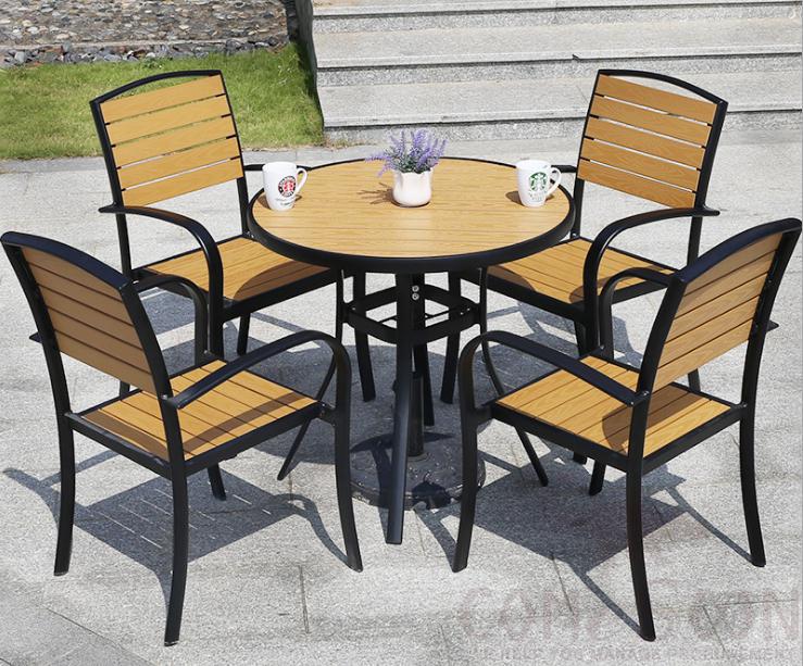 Outdoor plastic wood table and chair