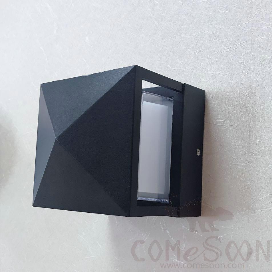Waterproof Wall Light-12W，3000/4000/6000K，160*160*150mm