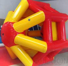 Floating toy on water - Water treadmill