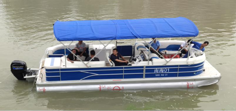 Sightseeing boat
