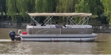Sightseeing boat