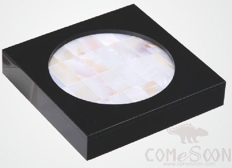 Soap Dish，Black acrylic+ white shell，90*90*20mm