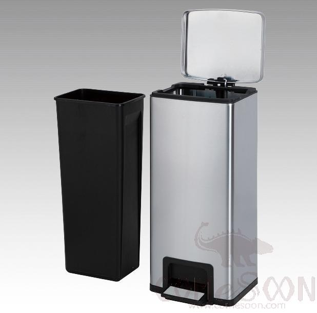 Waste recycling bucket