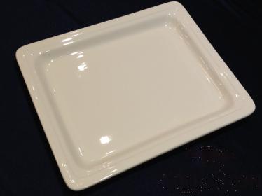 Two portions of a shallow dinner plate (shallow),33*26.5*2.5cm