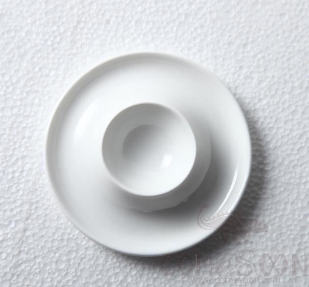 Small round egg dish