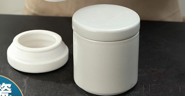 Bath Salt Dispenser，Ceramic，10*10*11 cm