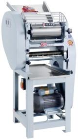Noodle  machine 
49×62×115cm
