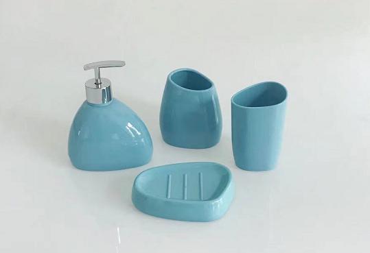 ClothPrintedShowerCurtain
Graffiti，PS，Sky blue，Soap dispenser bottle of 11*14.5 cm;
Toothbrush holder 9*7.9*10.5cm;
Mouthwash cup 8*6.5*11cm;
Soap dish of 12*9.5*2.5 cm