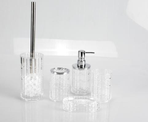 Electroplated pearlescent six-piece set，PS，transparent，Soap dispenser bottle of 7.4 * 17.2 cm;
Toothbrush holder 7.4 * 11.3 cm;
Mouthwash cup 7.4 x 11 cm;
Soap dish 9 * 12.8 * 3.2 cm;
Toilet brush 8.8 * 36.1 cm