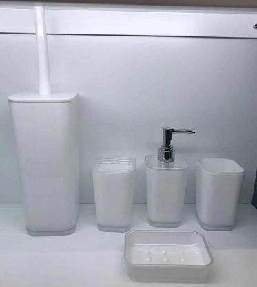 Soap dish，PS，white，Soap dispenser bottle 7 * 17.5 cm;
Toothbrush holder 7 * 11 cm;
Mouthwash cup 7 * 10.5 cm;
Soap dish 10.8 * 7.8 * 2.8 cm