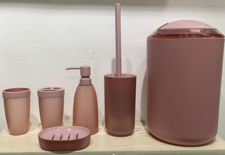 Bamboo four-piece set，AS，pink，Soap dispenser bottle 7.5 * 19 cm;
Toothbrush holder 7.5 * 12 cm;
Mouthwash cup 7.5 * 12 cm;
Soap dish 13 * 9.8 * 2.8 cm;
Toilet brush 9 * 36 cm;
Dustbin 19.2 * 29 cm